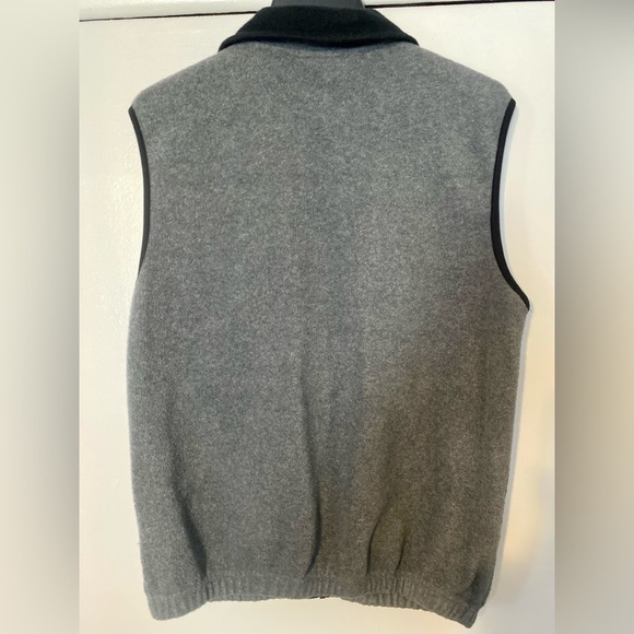 Men’s sleeveless polyester jacket. With Corvette name on left chest. Size Med. - Picture 2 of 2